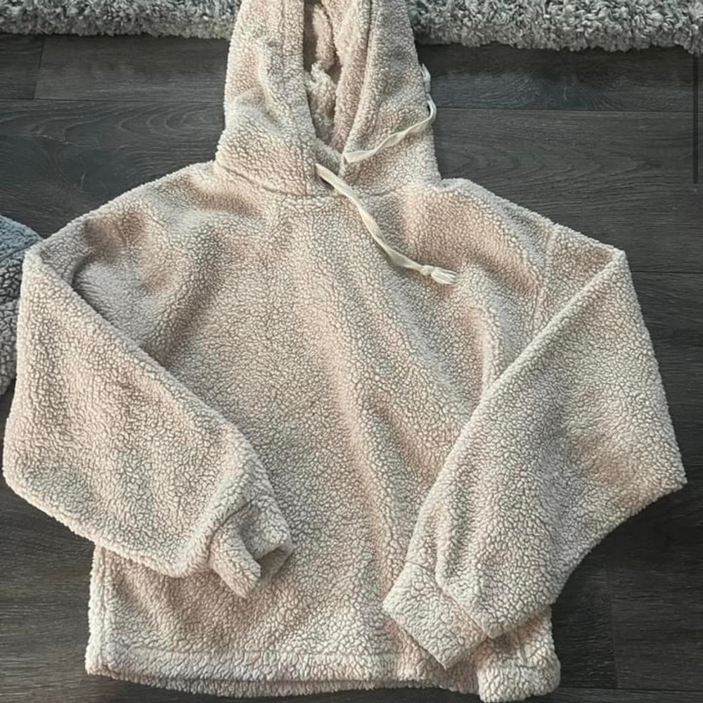 Women’s Fuzzy Pullover/ Hoodie